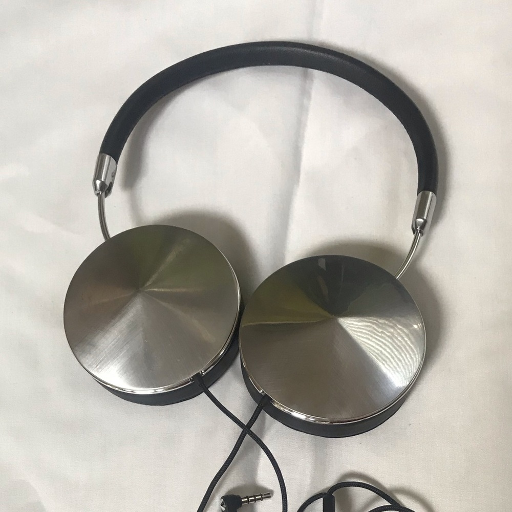 Friends The Taylor Headphones